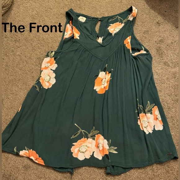 Summer  Casual V-Neck Sleeveless Floral Blouse by O’Neil - Picture 3 of 10